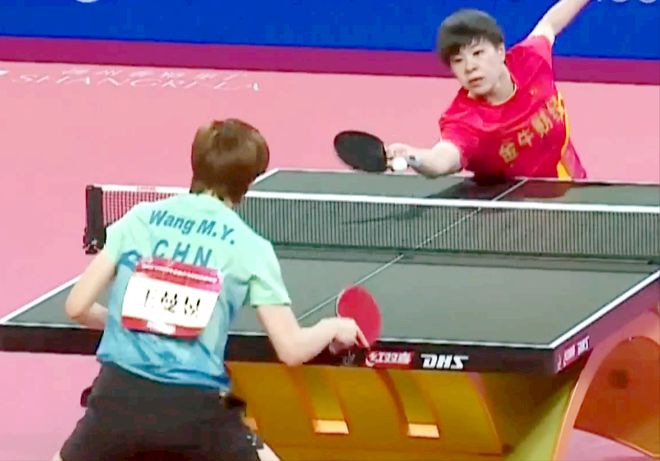 在这里拉开 在这里拉开