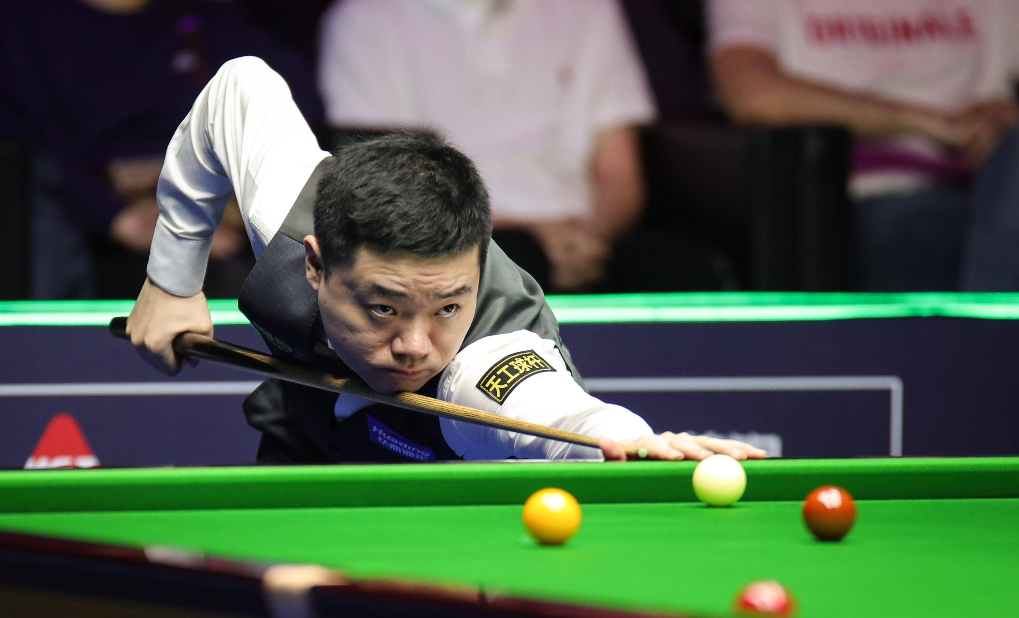 根据组委会 根据组委会