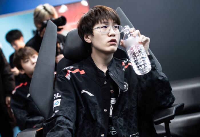 我们不仅看 我们不仅看