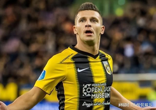 一位95后 一位95后